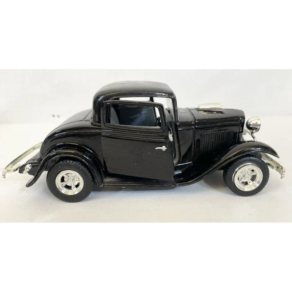 1932 Ford Coupe Black Silver Diecast 1:24 Model Car Motormax 73251